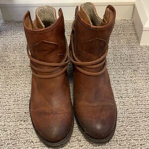 Freebird “Cowgirl” ankle boots in brown. Size 8